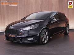 Ford Focus - ST-3 2.0 250pk |Recaro's leder|bluetooth|cruise control|blind spot|navi|parkeer camera|18"