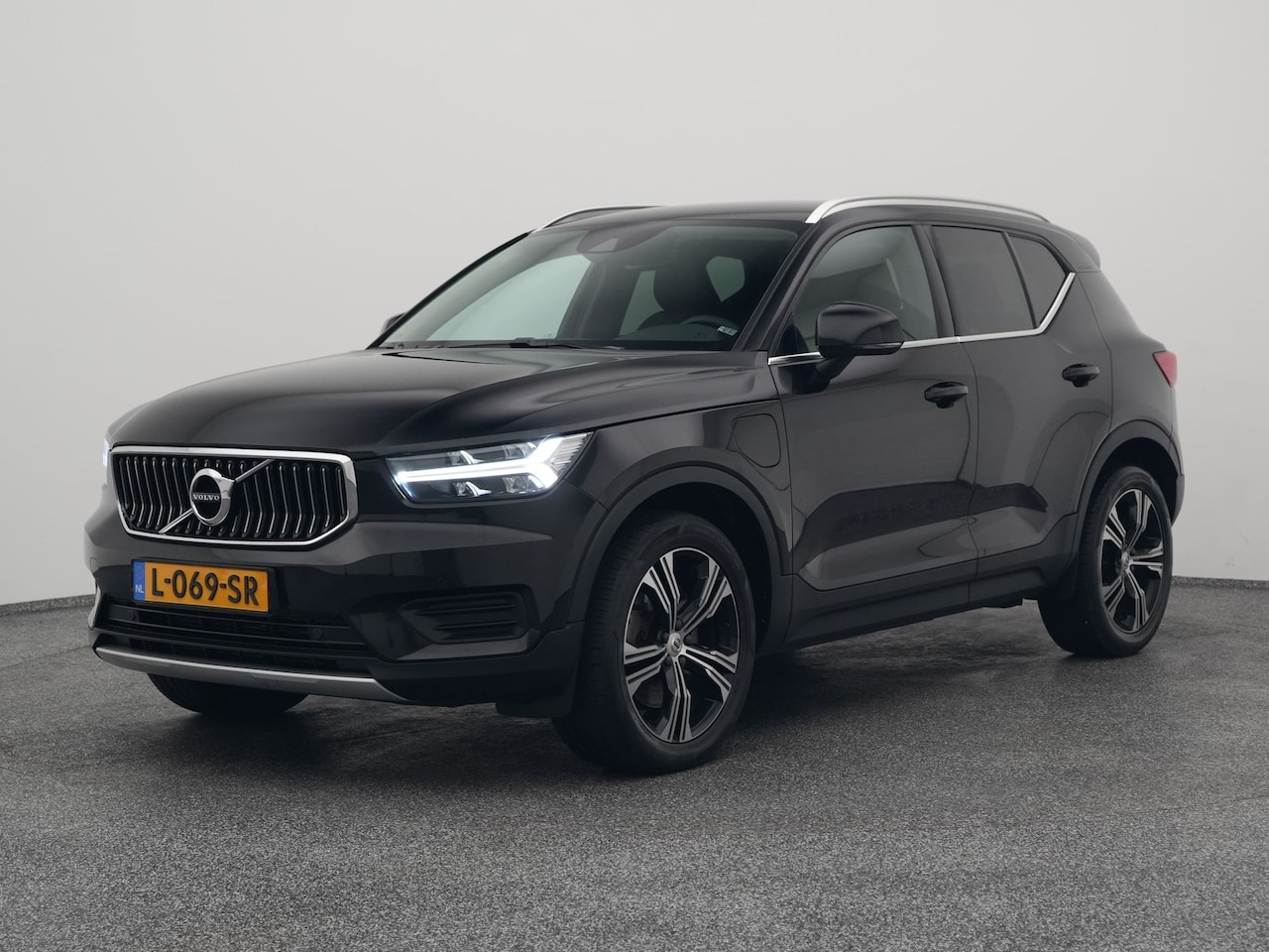Volvo XC40 - 1.5 T4 Recharge Inscription | CAMERA | LEDER | STOELVERW. | TREKHAAK - AutoWereld.nl
