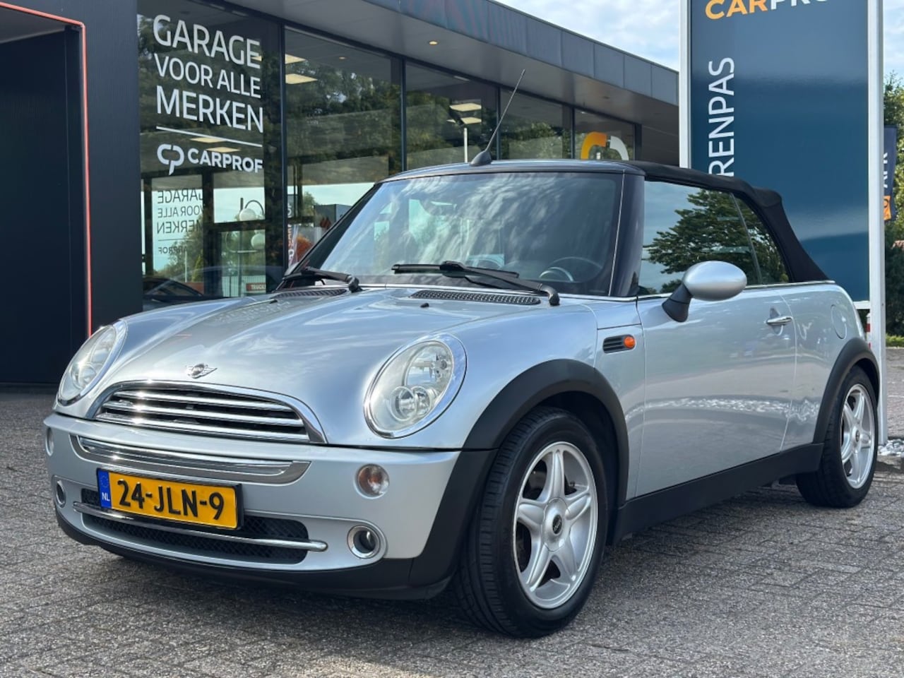 MINI Cabrio - 1.6 Cooper Chili Cabrio Goed onderhouden'' Airco - Elektrische ramen '' - AutoWereld.nl