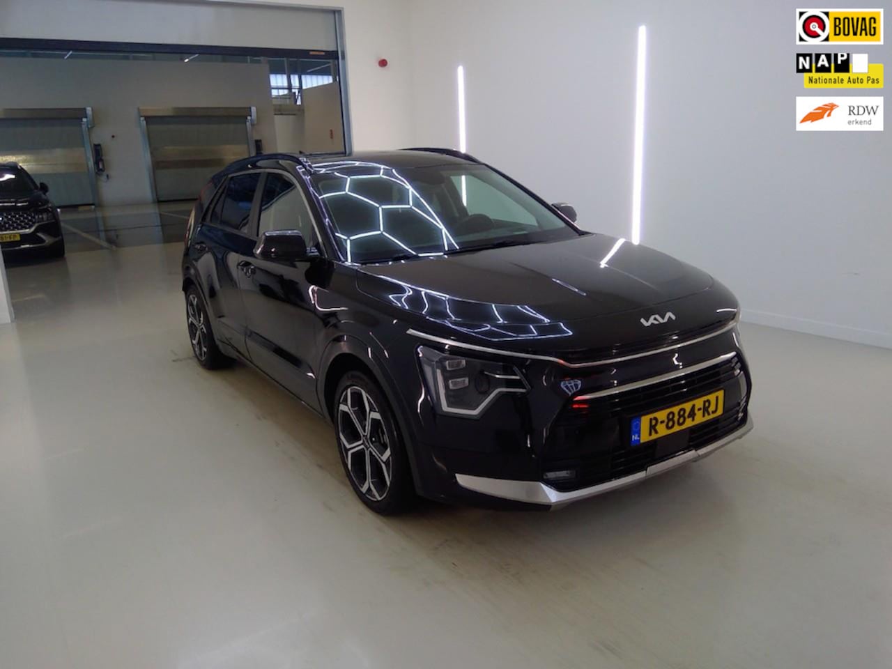 Kia Niro - 1.6 GDi Hybrid ExecutiveLine+Volleder+stoel-stuur-verw+ventilatie+Head-up+Pano-dak+Camera+ - AutoWereld.nl