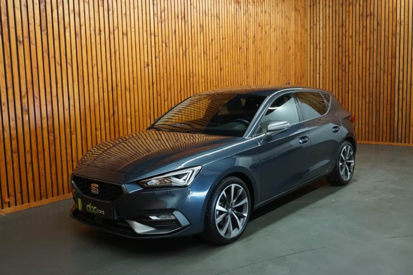SEAT Leon - 1.5 eTSI FR BUSINESS  AUTOMAAT / SFEERVERLICHTING / LED - AutoWereld.nl