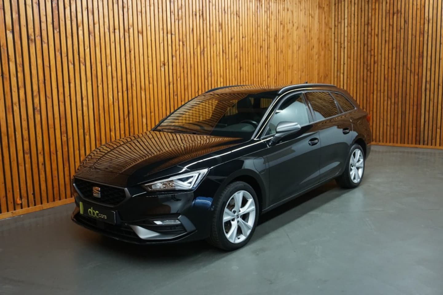 SEAT Leon - 1.4 TSI eHYBRID PHEV FR BUSINESS . SFEERVERLICHTING / APPLE CARPLAY - AutoWereld.nl