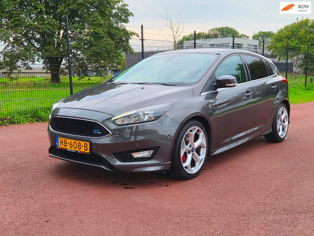 Ford Focus - 1.5 Titanium ST-Line | Gereviseerde motor met garantie | PDC 360 | Stoelverw. - AutoWereld.nl
