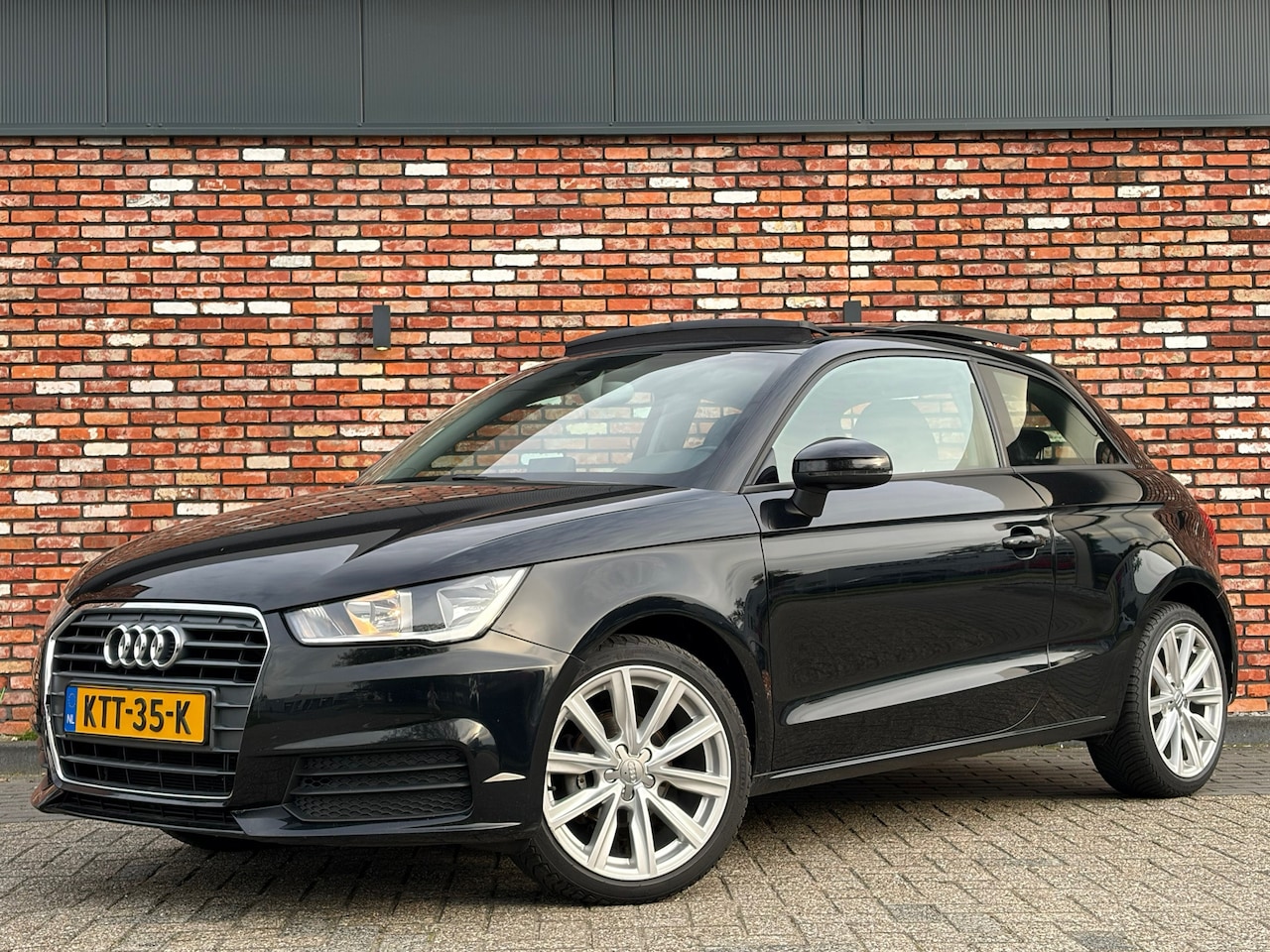 Audi A1 - 1.0 TFSI Sport Pano Stoelverw Navi Bluetooth 125000km Uitstraling! - AutoWereld.nl