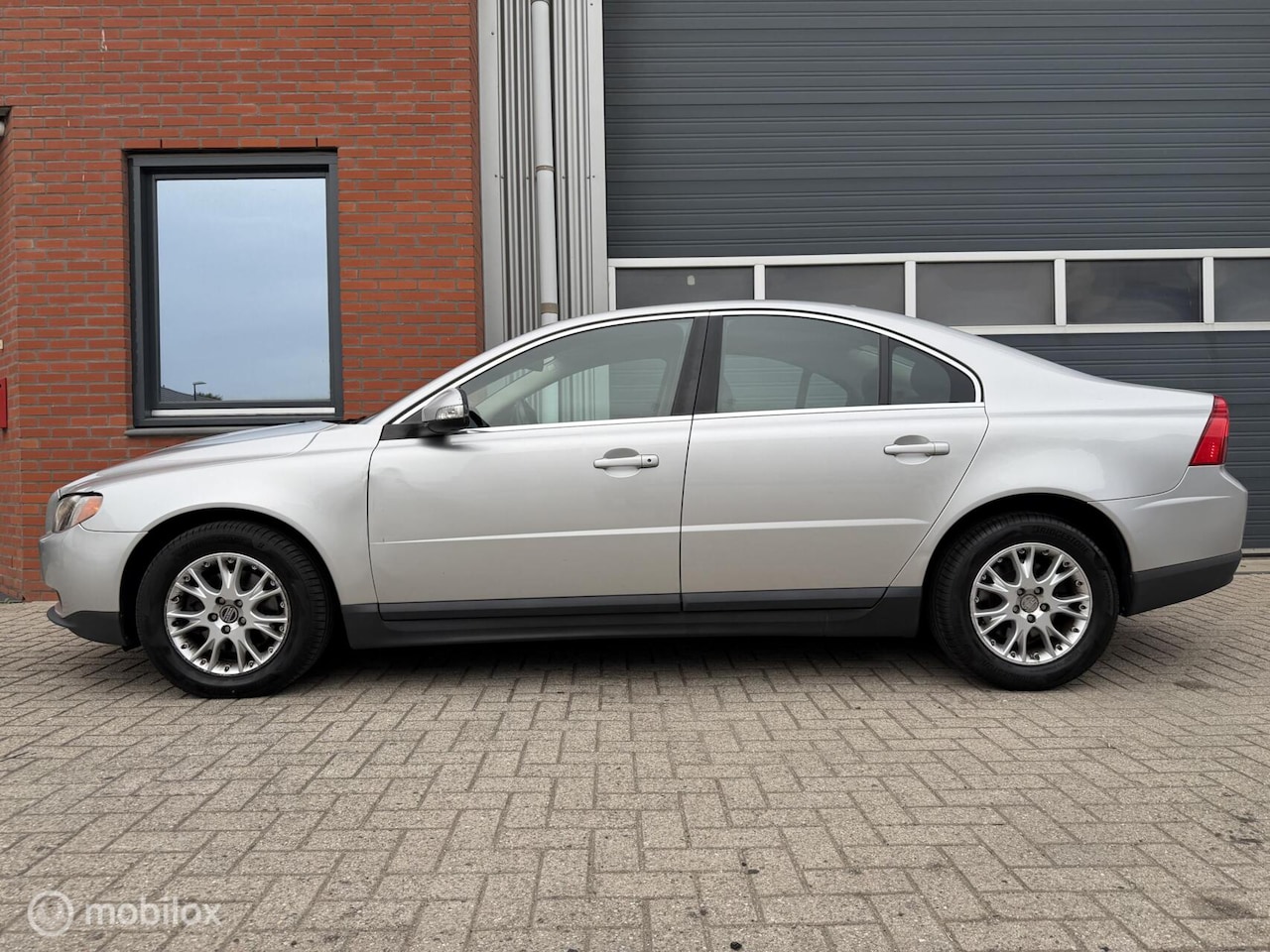 Volvo S80 - 2.5T Geartronic Kinetic - dealer onderh. - nw. APK - AutoWereld.nl