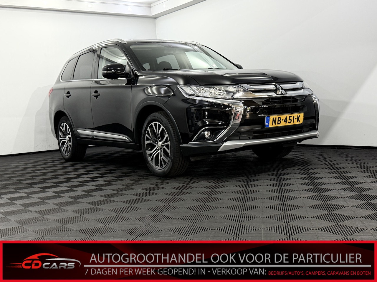 Mitsubishi Outlander - 2.0 Executive Edition 7P Camera, Clima, Cruise control, Keyless start, A start stop, Licht - AutoWereld.nl
