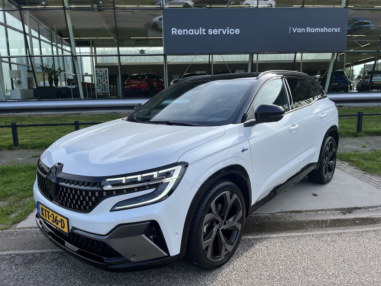 Renault Austral - 1.2 E-Tech full hybrid 200PK iconic esprit Alpine / 360 Camera / Winter Pakket / Harman/Ka - AutoWereld.nl