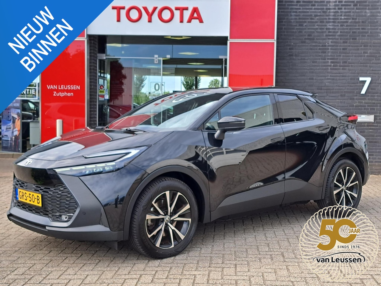 Toyota C-HR - 2.0 Plug-in Hybrid 220 First Edition STOEL & STUURVERWARMING DIGITALE TELLERS ELEK. ACHTER - AutoWereld.nl