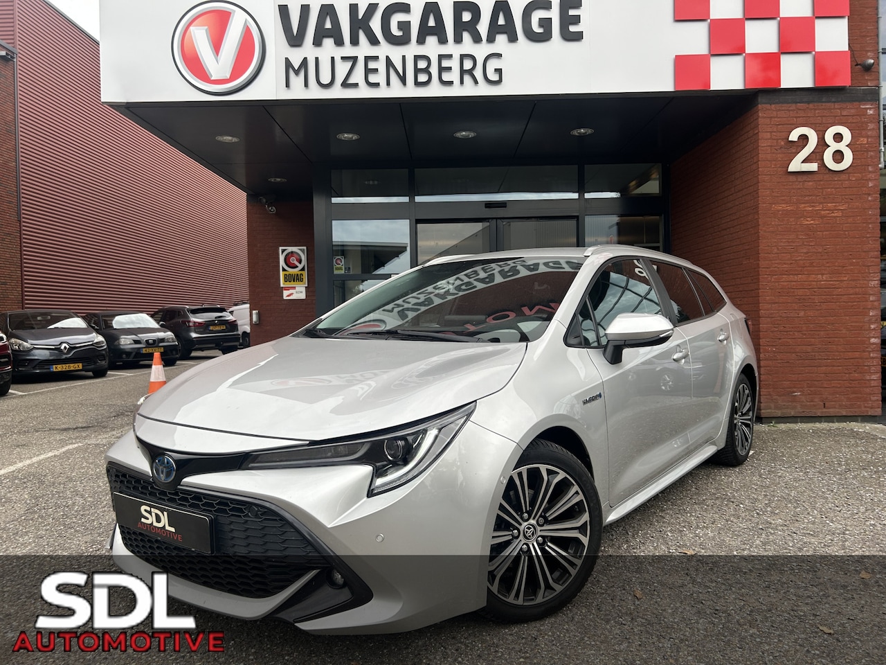 Toyota Corolla Touring Sports - 1.8 Hybrid Executive // FULL LED // NAVI + CARPLAY // STOEL + STUURWIELVERWARMING // ADAPT - AutoWereld.nl