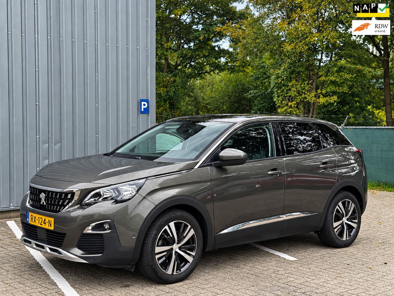 Peugeot 3008 - 1.2 130pk Allure / Carplay + Automaat / 85dkm NAP / Olijfgroen! - AutoWereld.nl