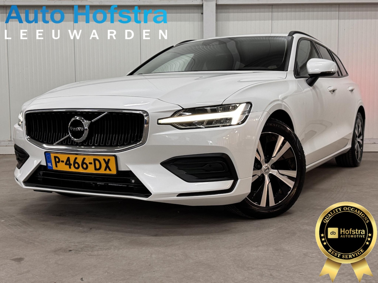 Volvo V60 - 2.0 B3 Essential Edition AUTOMAAT PARELMOER CAMERA LMV ZEER-MOOI 1STE.-EIGEN. - AutoWereld.nl