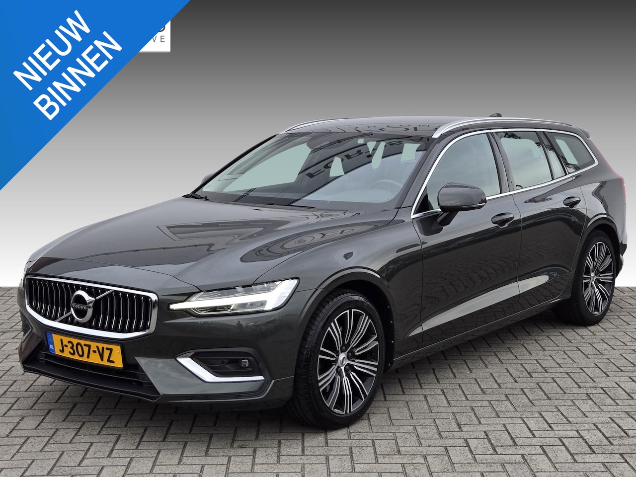 Volvo V60 - 2.0 B3 Inscription | Trekhaak| Comfort Stoelen| Dealer onderhouden| - AutoWereld.nl