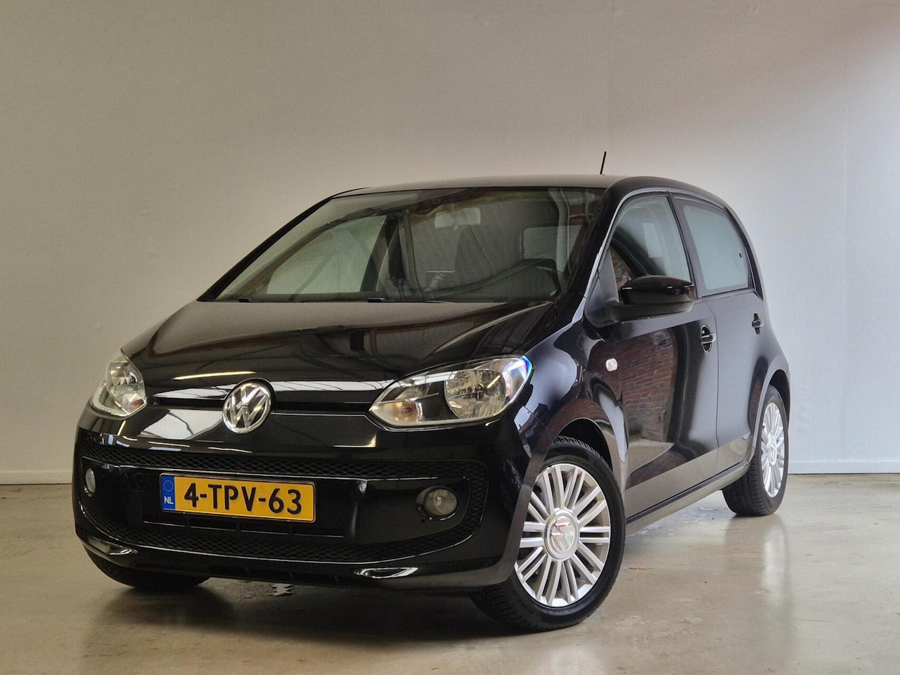 Volkswagen Up! - 1.0 high up! / Leren Bekleding / Cruisecontrol - AutoWereld.nl