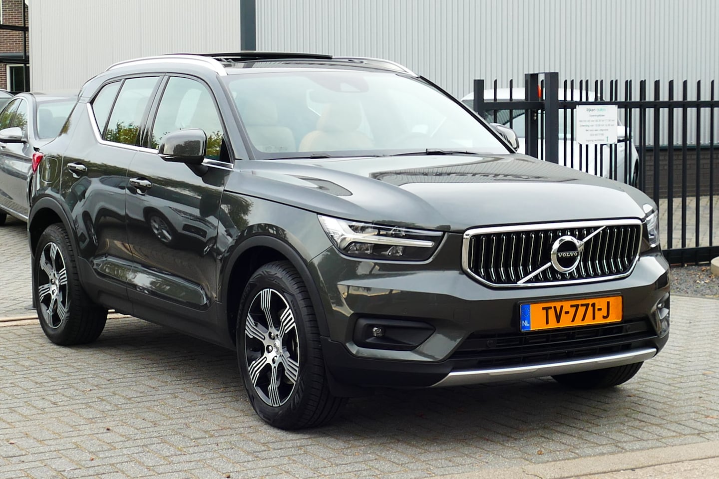 Volvo XC40 - 2.0 248pk T5 AWD Inscription. Panodak, Leer, Stoel&StuurVerw, Camera, Haak 2100kg - AutoWereld.nl
