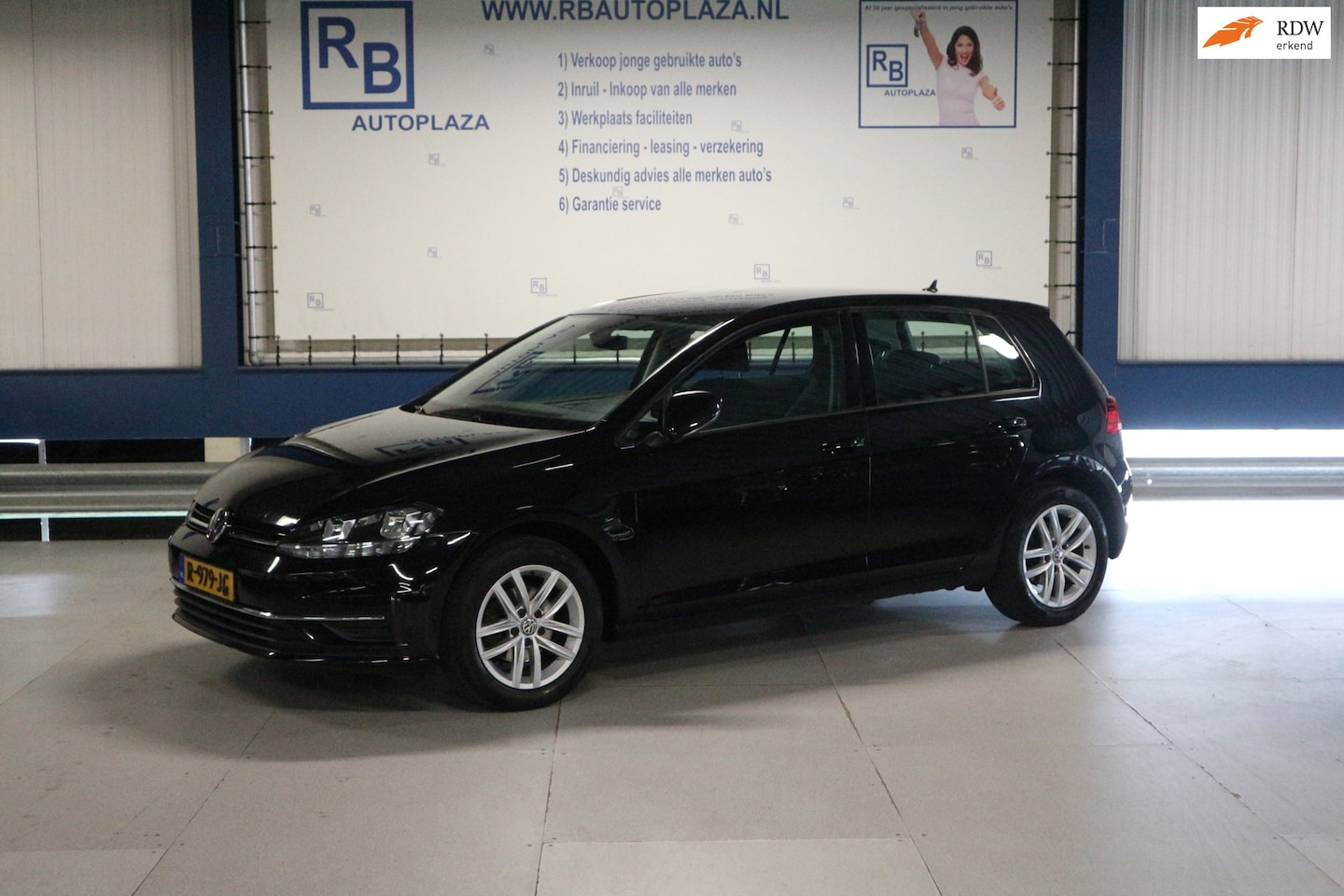 Volkswagen Golf - 1.0 TSI STOELVERWARMING / VELG / NW NAVI / LED / BLACK PACK ! ! - AutoWereld.nl