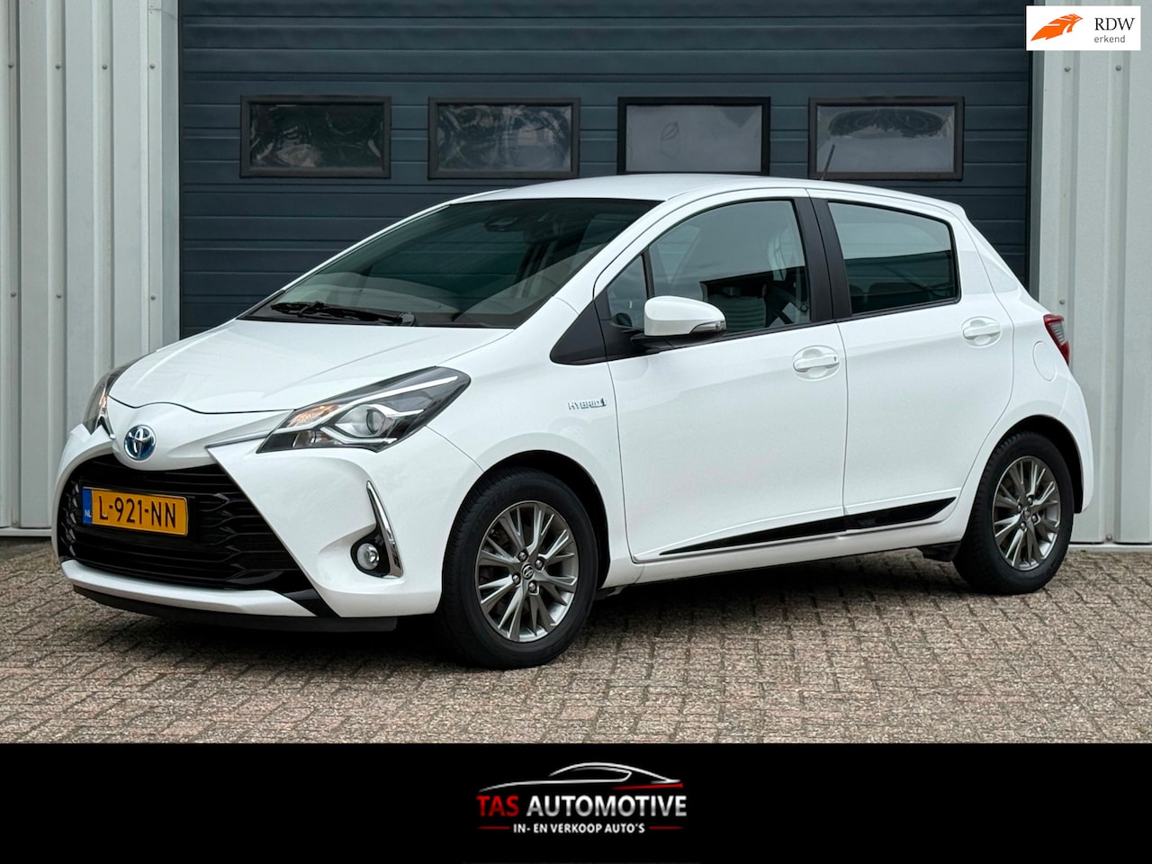 Toyota Yaris - 1.5 Hybrid Aspiration NAVI / CRUISE / PDC - AutoWereld.nl