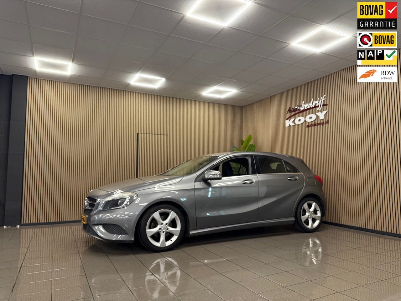 Mercedes-Benz A-klasse - 180 Edition * Xenon / Cruise control / LM Velgen / NL Auto * - AutoWereld.nl