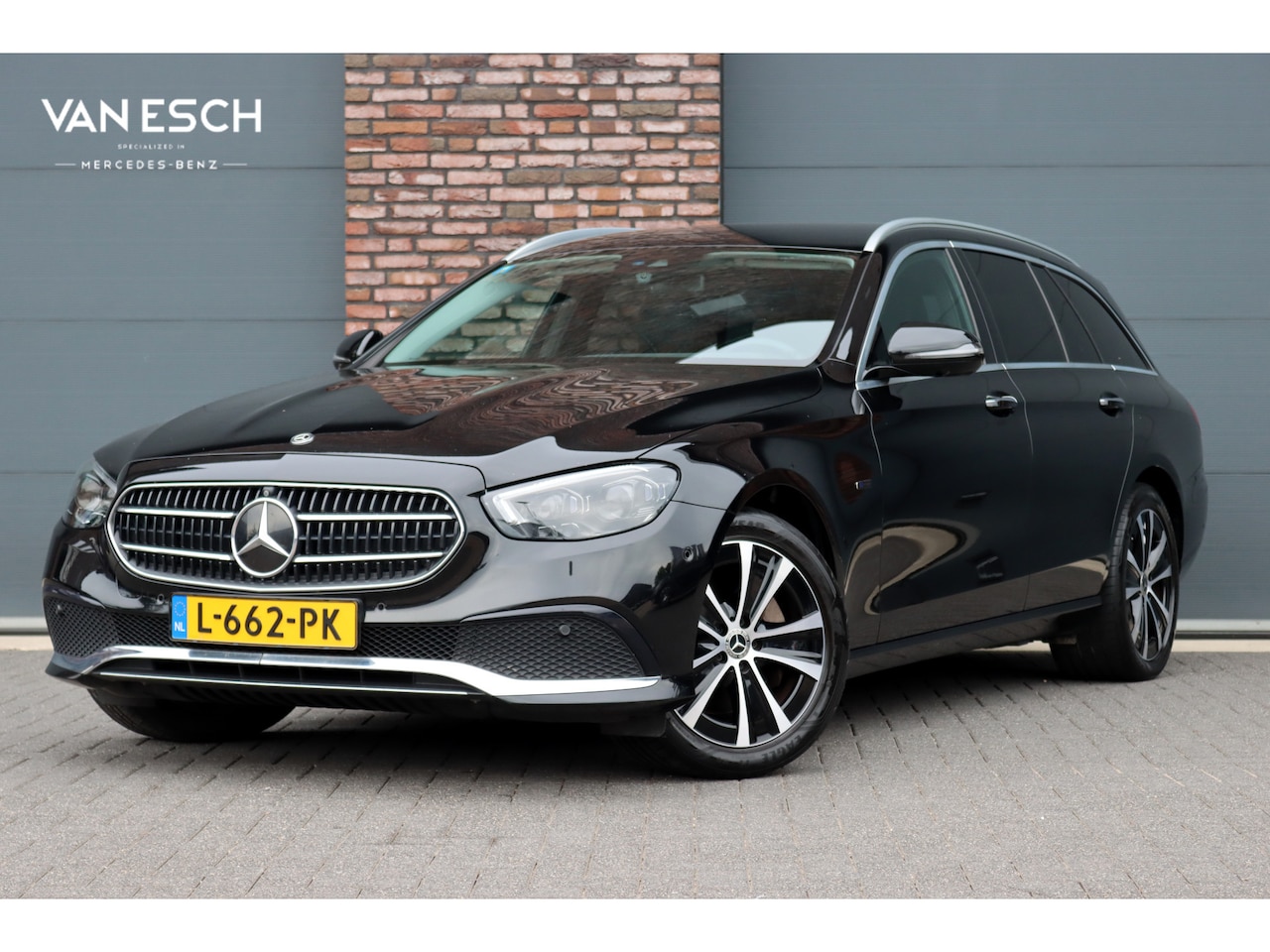 Mercedes-Benz E-klasse Estate - 300 e Business Solution Luxury | Trekhaak | Augmented Reality | Surround Camera | Keyless - AutoWereld.nl