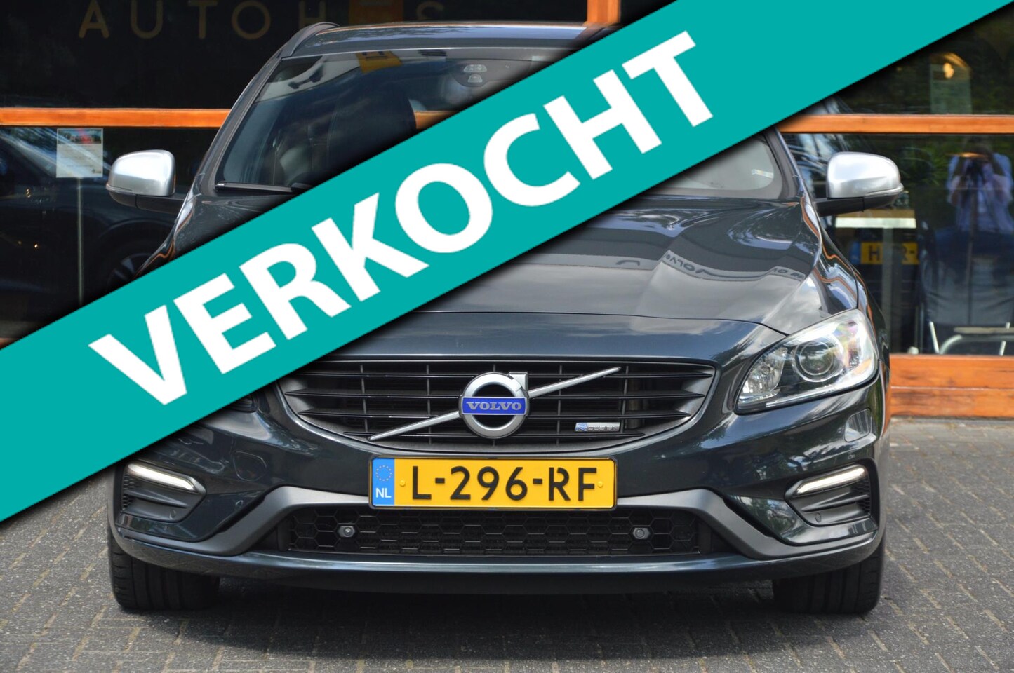 Volvo V60 - T3 R-Design | Stoelverwarming | Trekhaak | Rondom parkeersensoren | High Performance Audio - AutoWereld.nl
