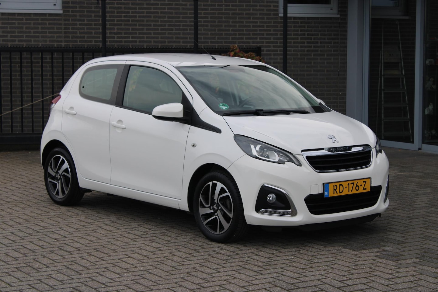 Peugeot 108 - 1.0 e-VTi Allure camera/Navi/Clima/NL Auto!! - AutoWereld.nl