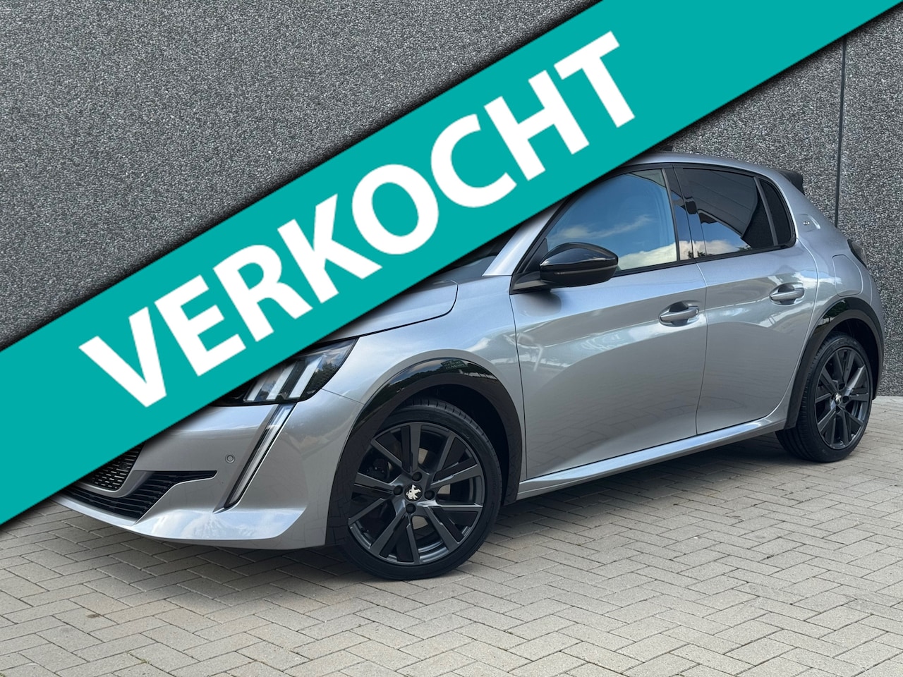 Peugeot 208 - 1.2 PureTech GT-line | Pano | Carplay | ACC | Rijstrook assistent | Rij hulp | Climate con - AutoWereld.nl
