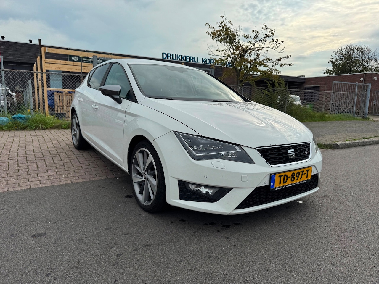 SEAT Leon - 2.0 TDI FR DSG-AUTOMAAT XENON/LED/NAVI - AutoWereld.nl