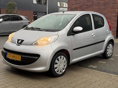 Peugeot 107 - 1.0 Benzine 5 Deurs 2 Sleutels Elektr. Ramen