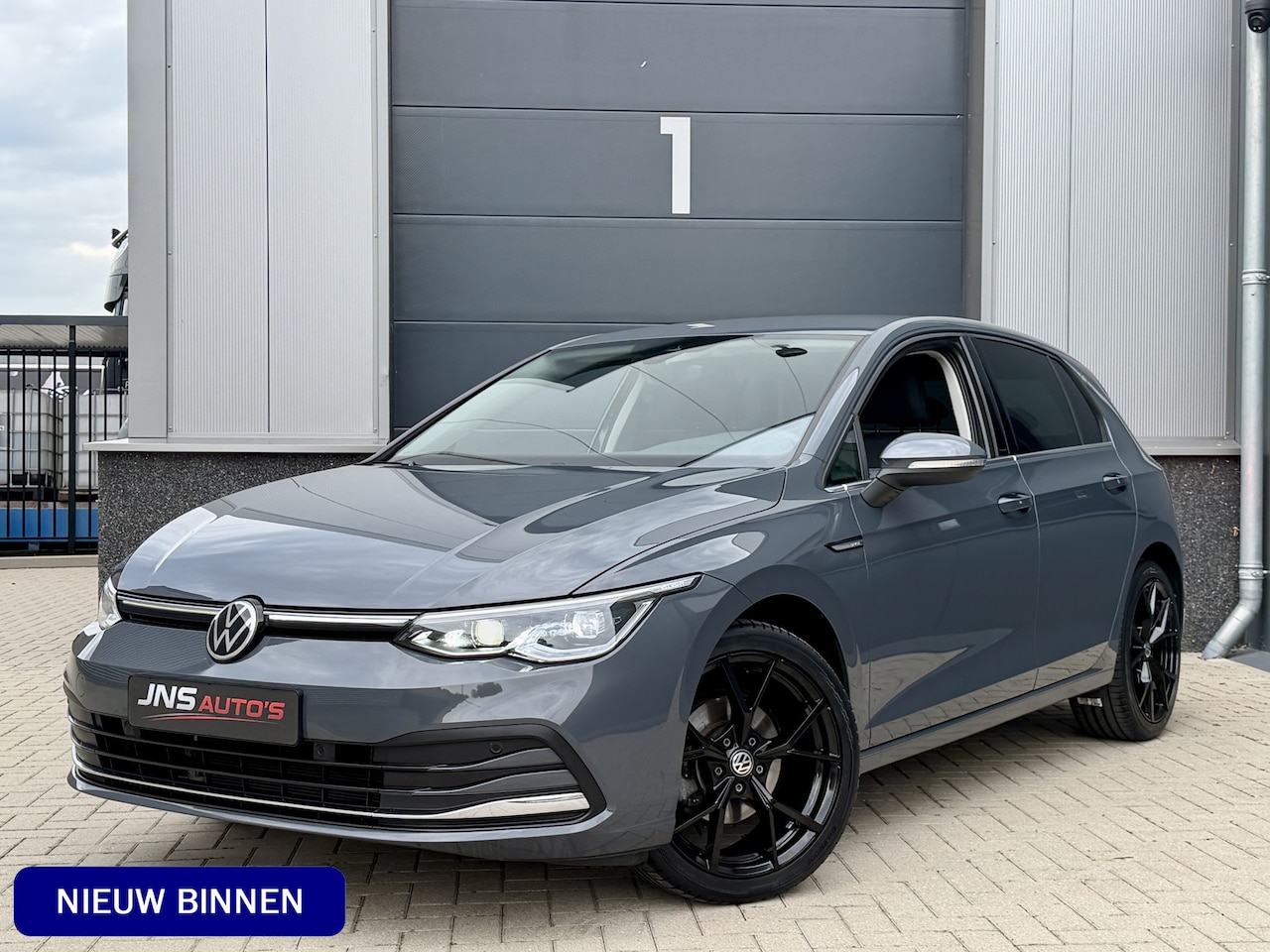 Volkswagen Golf - 1.5 TSI *R-Velgen* Delfingrau / Adapt. Cruise / IQ light / Apple Carplay / Stoelverwarming - AutoWereld.nl