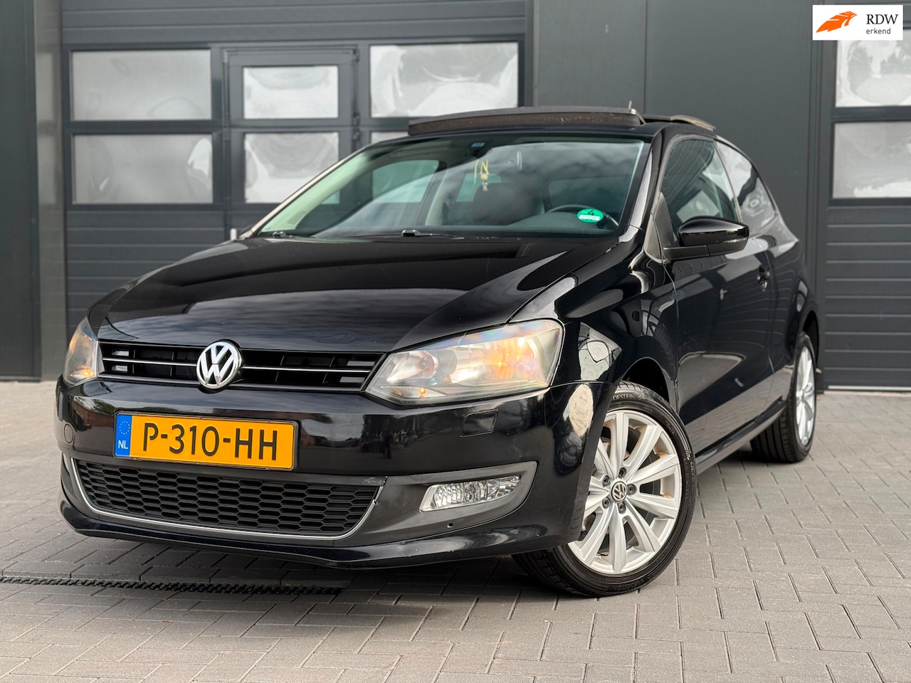 Volkswagen Polo - 1.2 Easyline|Panoramadak|Stoelverwarming|Navi|Airco - AutoWereld.nl