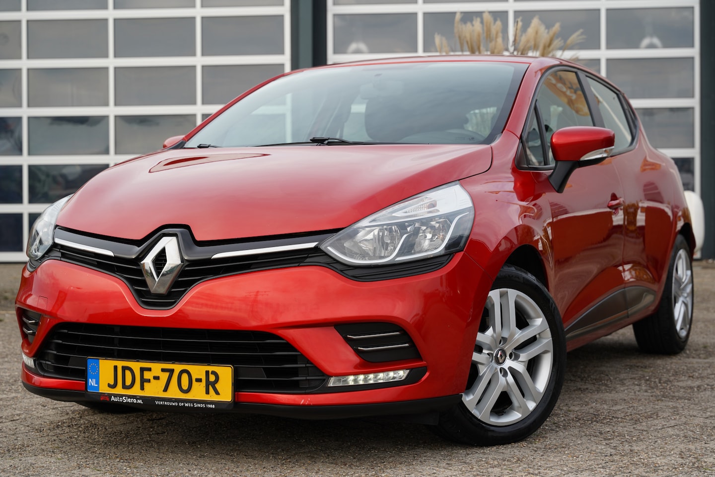 Renault Clio - 0.9 TCe Limited 90 pk | Airco | Bluetooth | Cruise control | Isofix bevestiging voor kinde - AutoWereld.nl