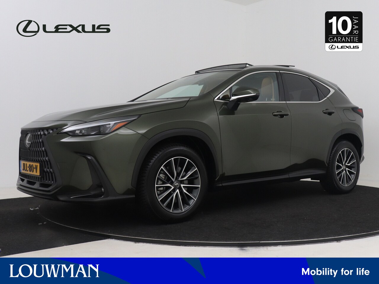 Lexus NX - 450h+ AWD Luxury Line | BTW | Elektrisch glazen panoramadak | Trekhaak | 360 | Blind Spot - AutoWereld.nl