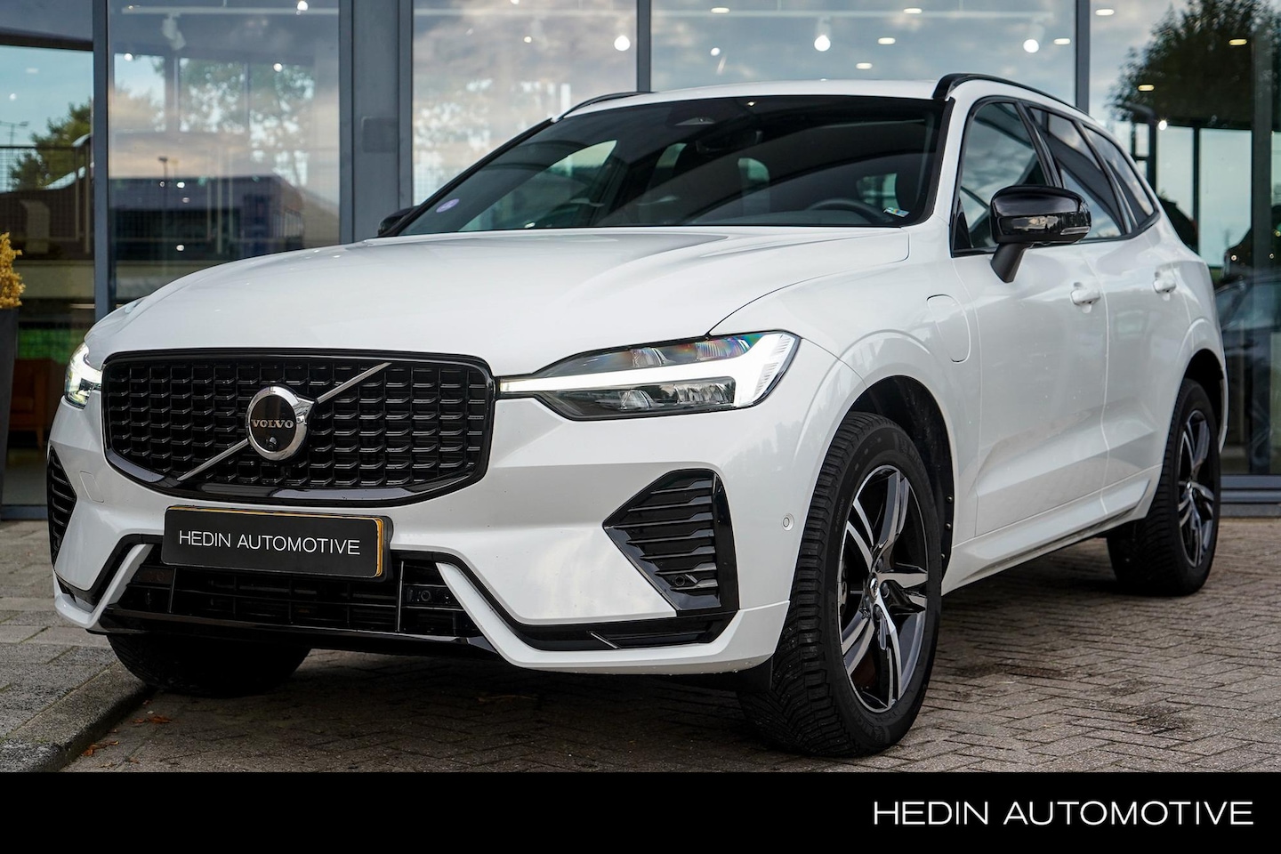 Volvo XC60 - 2.0 T8 Plug-in hybrid AWD R-Design | Panoramadak Elektrisch | Sportstoelen Elektrisch vers - AutoWereld.nl