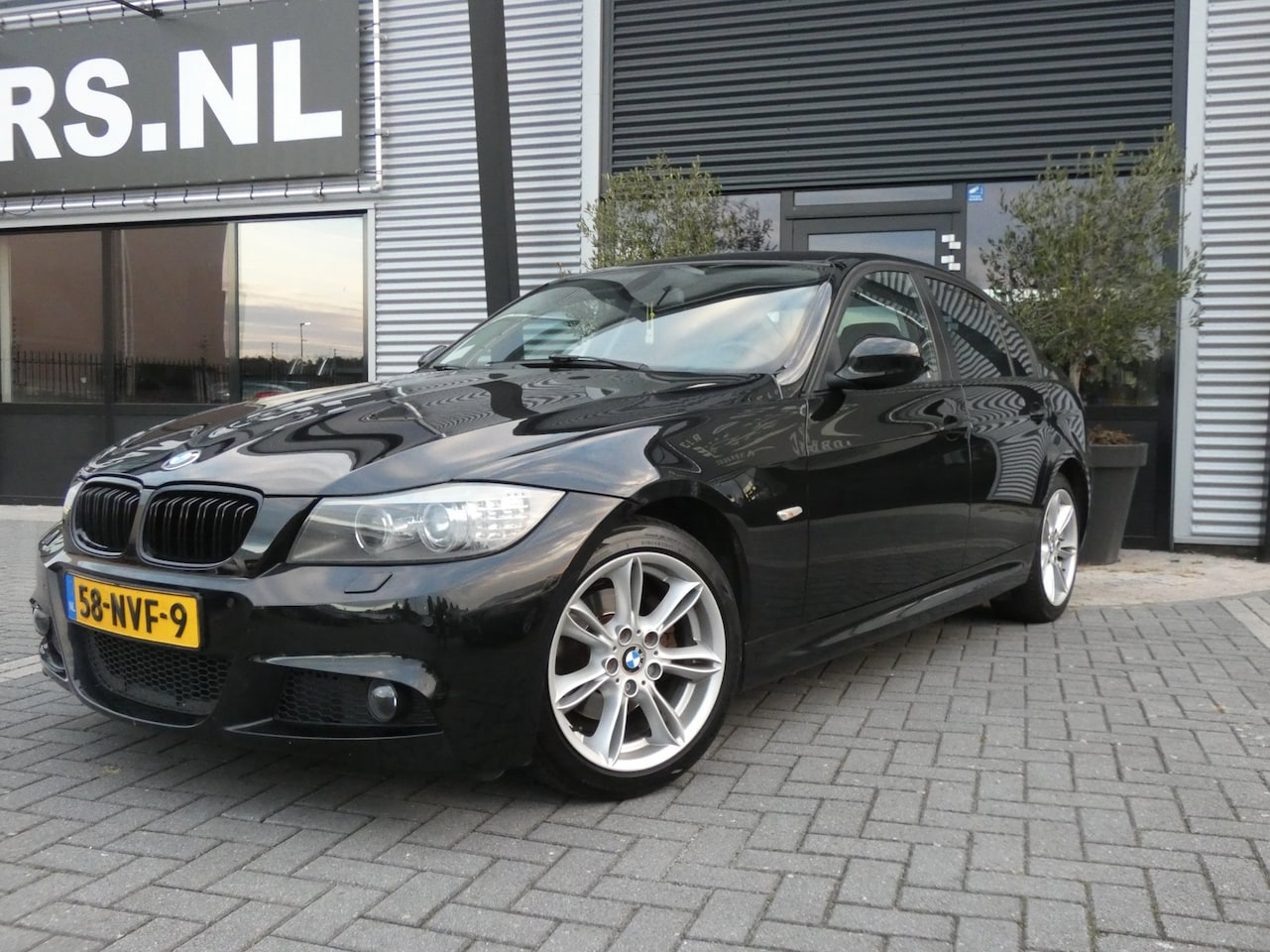 BMW 3-serie - 318i Business Line Style Airco|Elek. pakket|LM|Lederen bekleding - AutoWereld.nl