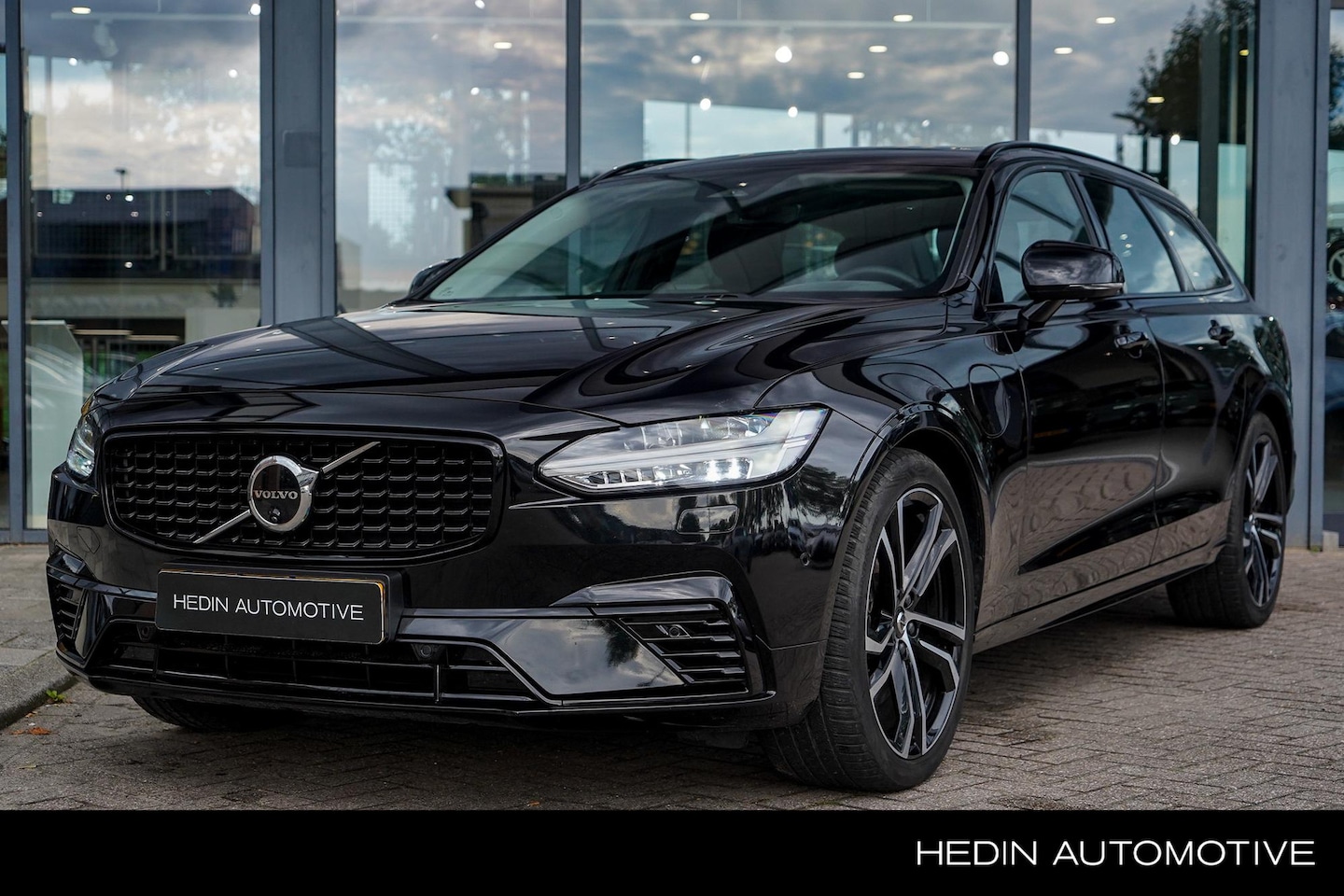 Volvo V90 - 2.0 T8 Plug-in hybrid AWD Ultra Executive Edition | Bowers & Wilkins Audio | Luchtvering | - AutoWereld.nl