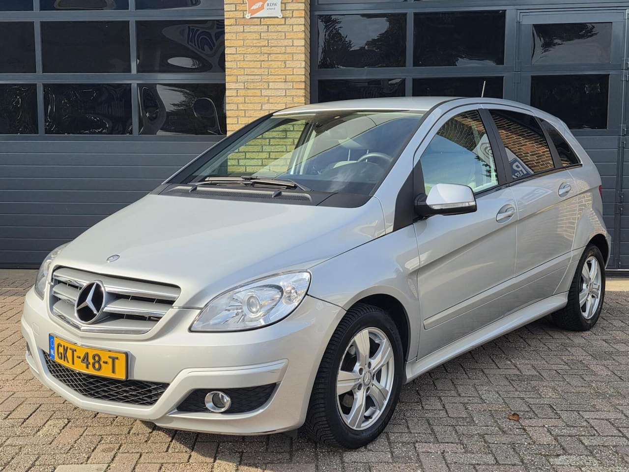 Mercedes-Benz B-klasse - 180 Business Class | Trekhaak | Stoelverwarming | Climate Control - AutoWereld.nl