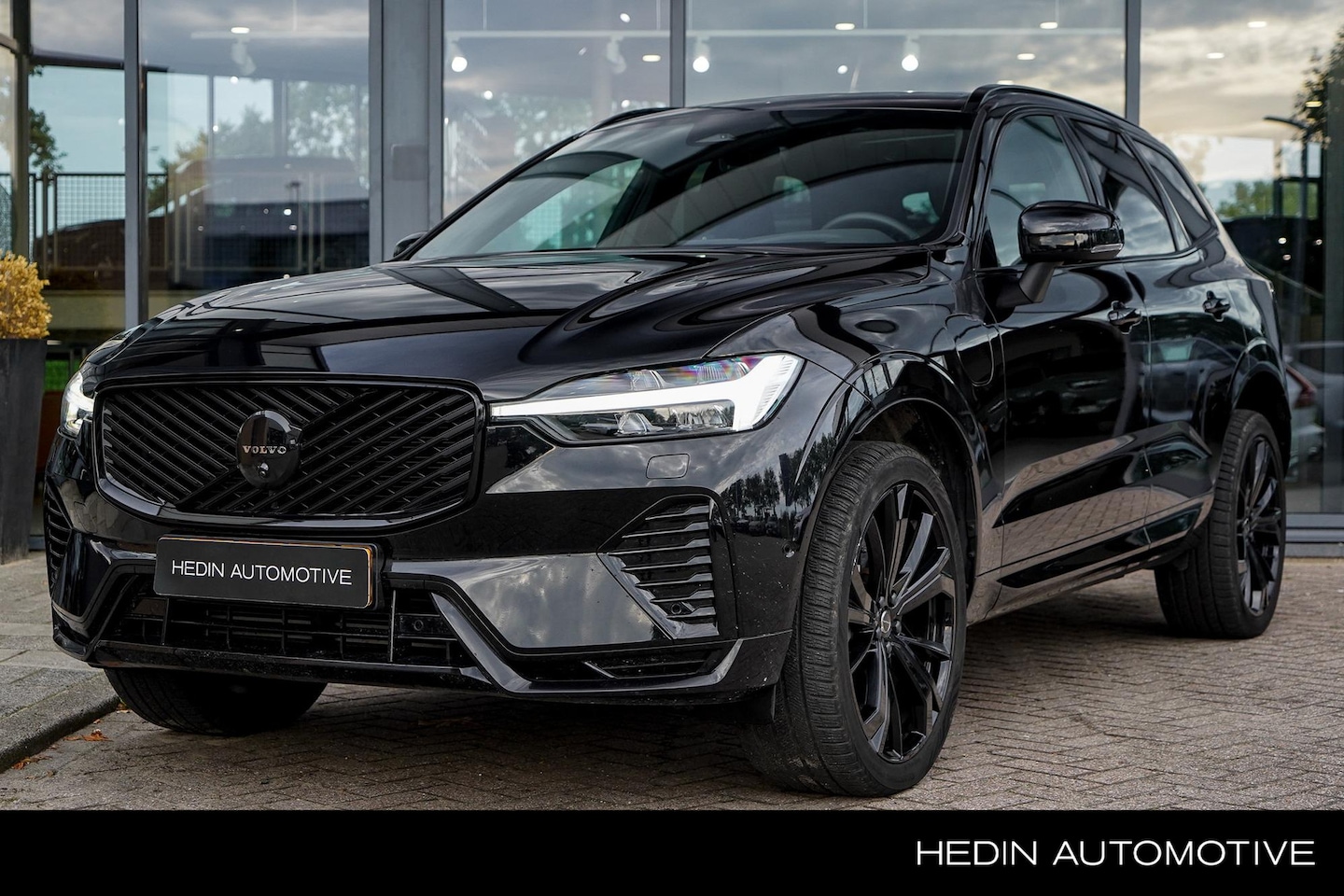 Volvo XC60 - 2.0 T6 Plug-in hybrid AWD Ultra Black Edition | Luchtvering | Power Seats Elektrisch | Pan - AutoWereld.nl