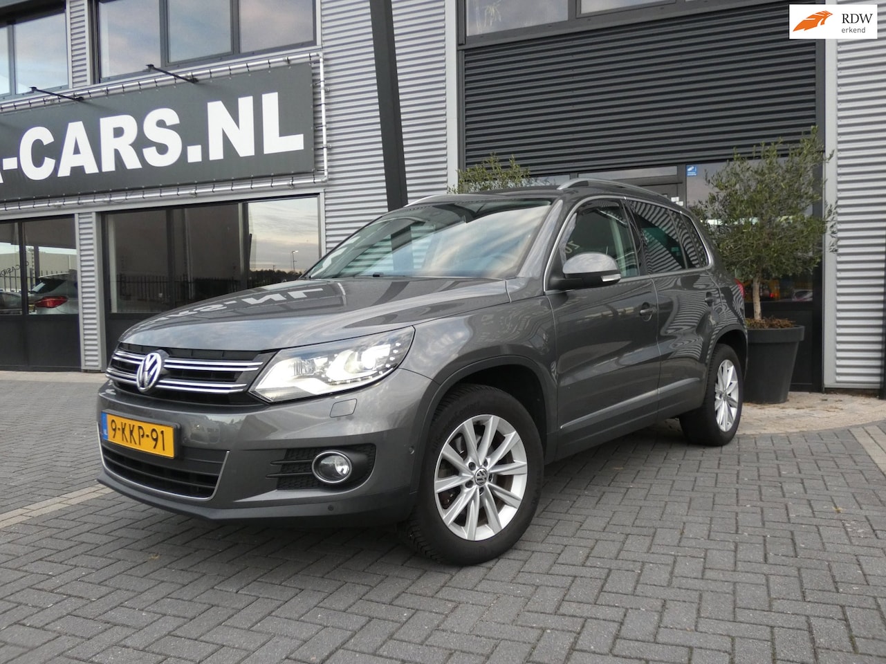 Volkswagen Tiguan - 2.0 TSI Sport&Style 4Motion Automaat|Airco|Elek. pakket|LM|Trekhaak - AutoWereld.nl