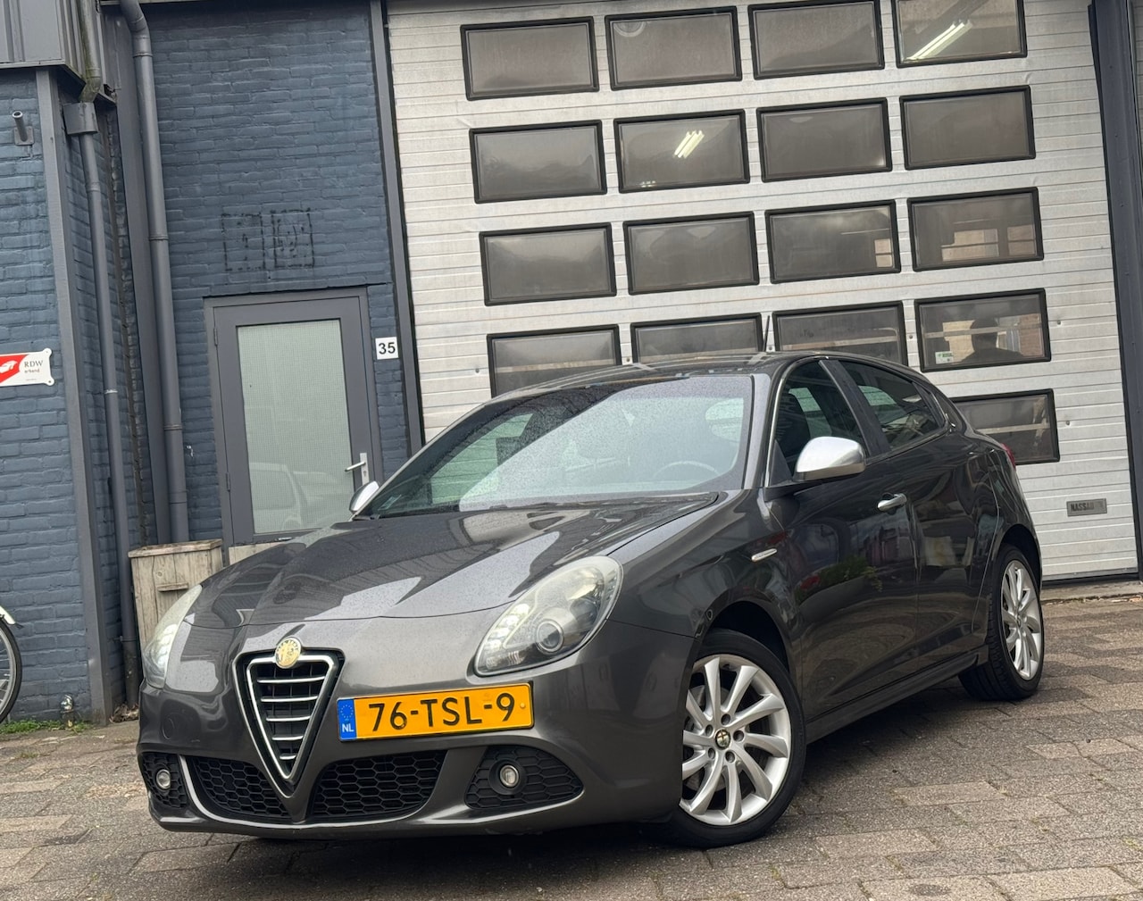 Alfa Romeo Giulietta - 1.4 T Distinctive | Clima | Cruise | Navi - AutoWereld.nl