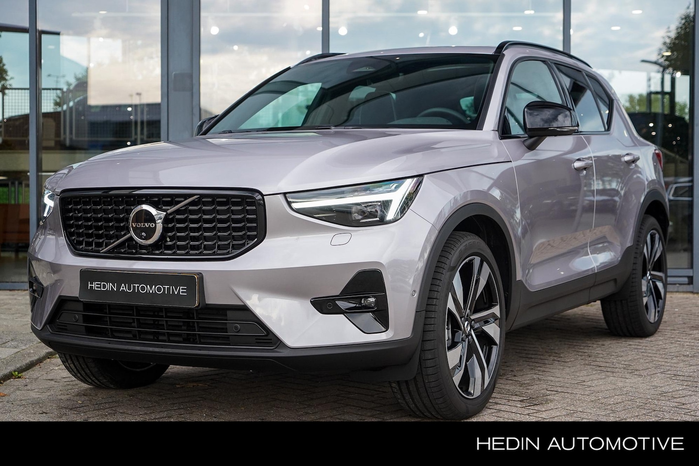 Volvo XC40 - 2.0 B4 Plus Dark | Panoramadak Elektrisch | Power Seats Elektrisch | Trekhaak Elektrisch | - AutoWereld.nl