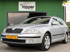 Skoda Octavia Combi - 1.6 Classic|2e Eigenaar|Airco|CruiseControl|Trekhaak|Elektr.ramen|NAP|Goed Onderhouden|