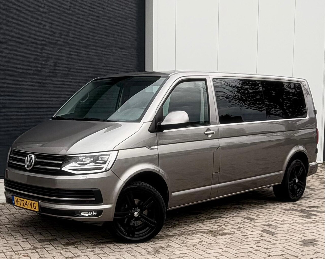 Volkswagen Transporter - 2.0 TDI L2H1 DC Highline 2.0 TDI L2H1 DC Highline - AutoWereld.nl