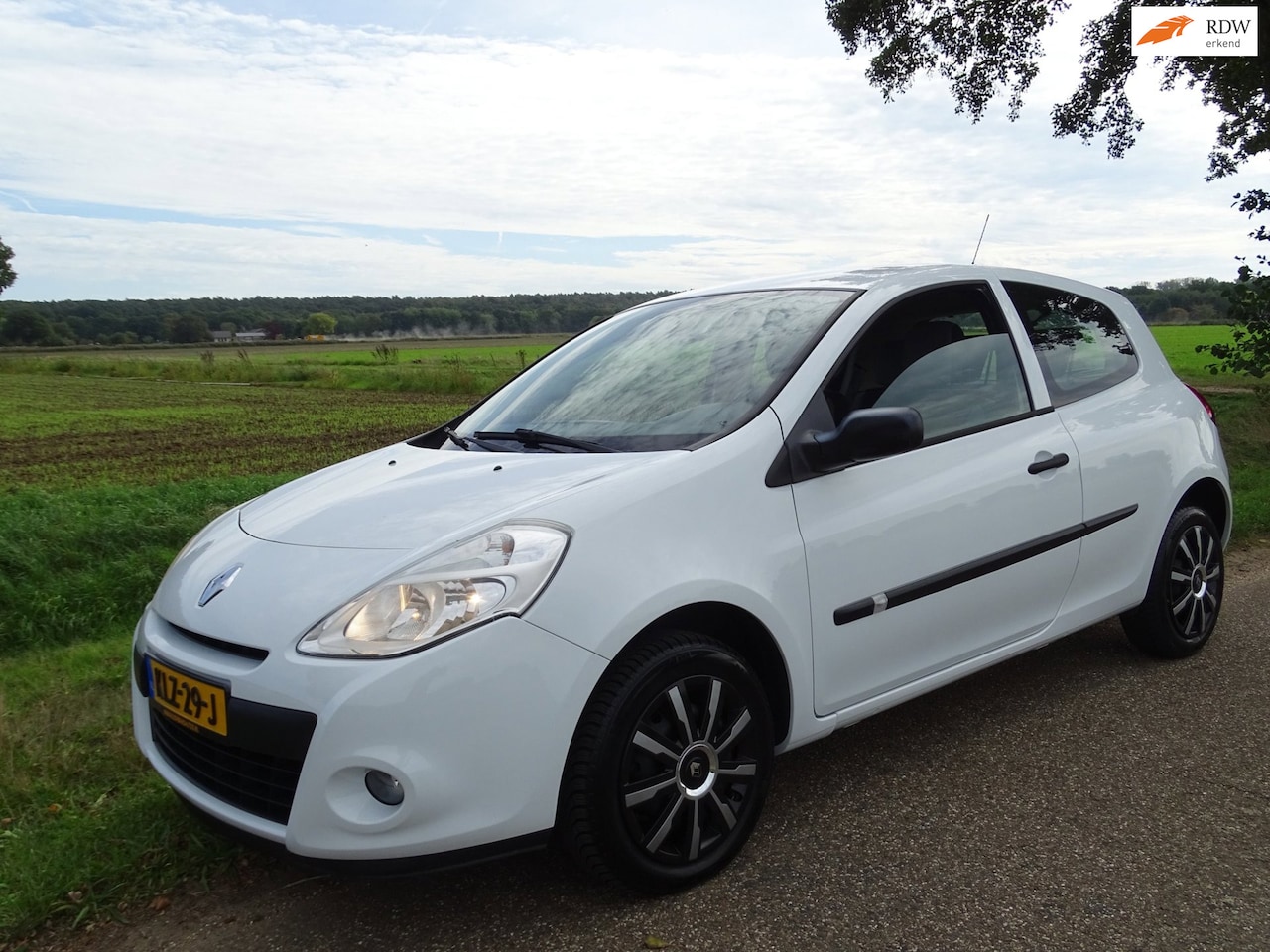 Renault Clio - 1.2-16V Special Line 1.2-16V Special Line - AutoWereld.nl