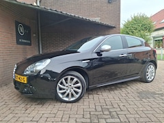 Alfa Romeo Giulietta - 1.4 T Distinctive 120PK Carplay / Cruise Controle / Achteruitrijcamera / Xenon / Privacy G