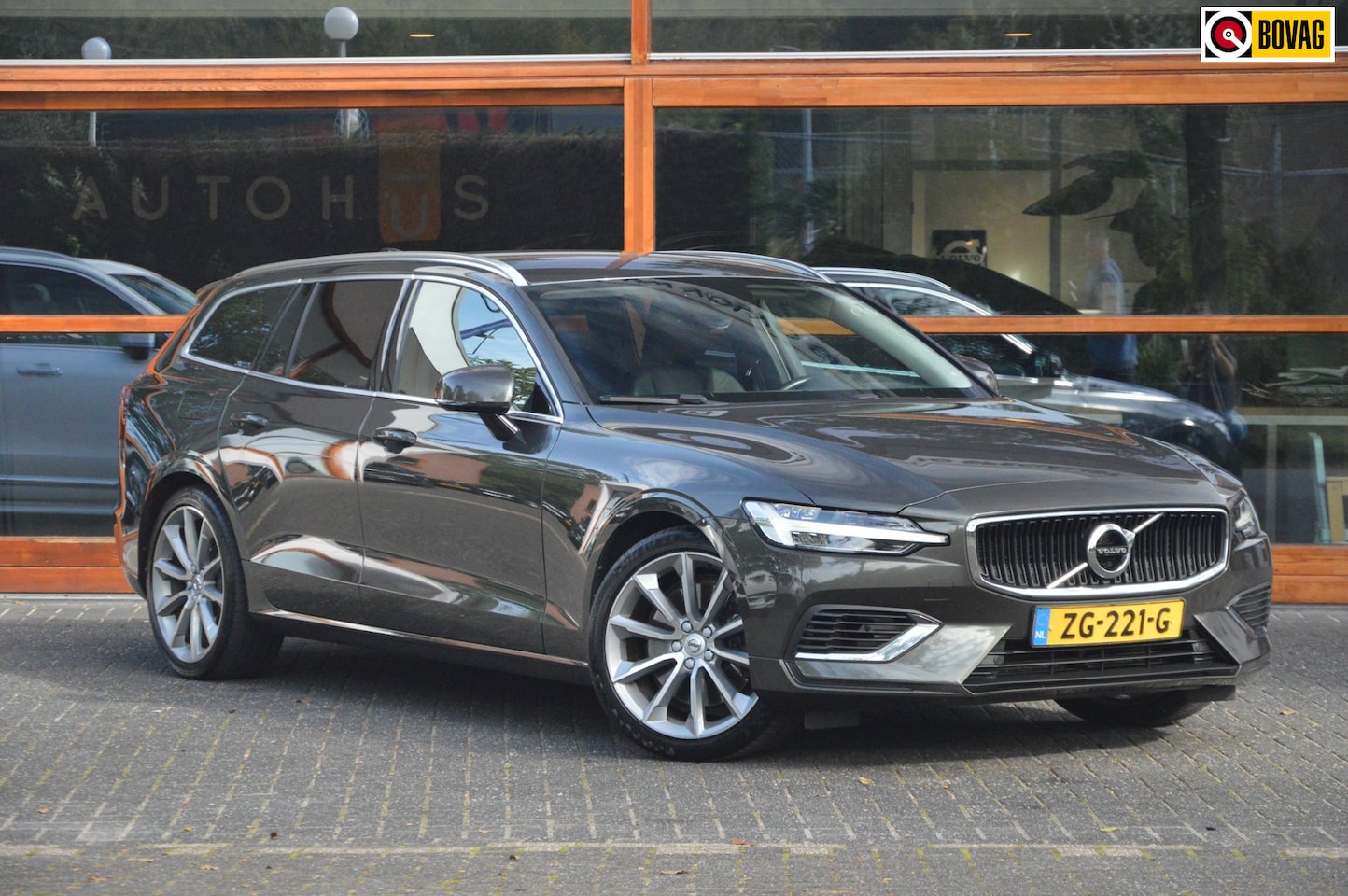 Volvo V60 - T5 Momentum|Trekhaak|Camera|Blis|Adaptive Cruise|Stoel verwarming| - AutoWereld.nl