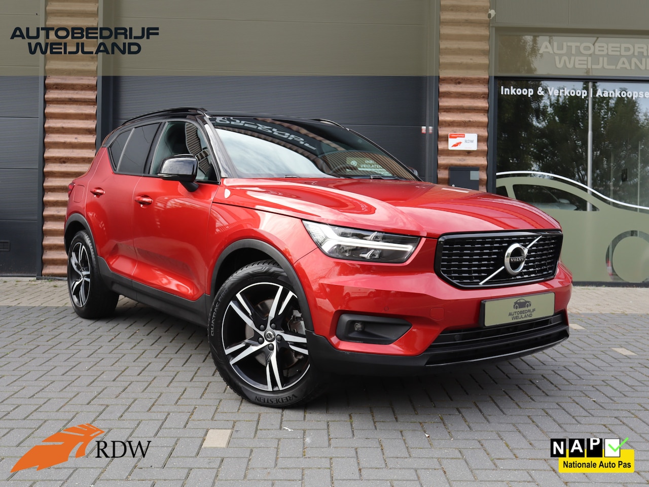Volvo XC40 - 1.5 T5 Recharge R-Design I 1ste eig. I R-Design I Winterpakket I Blis I 19" I Leer I Trekh - AutoWereld.nl