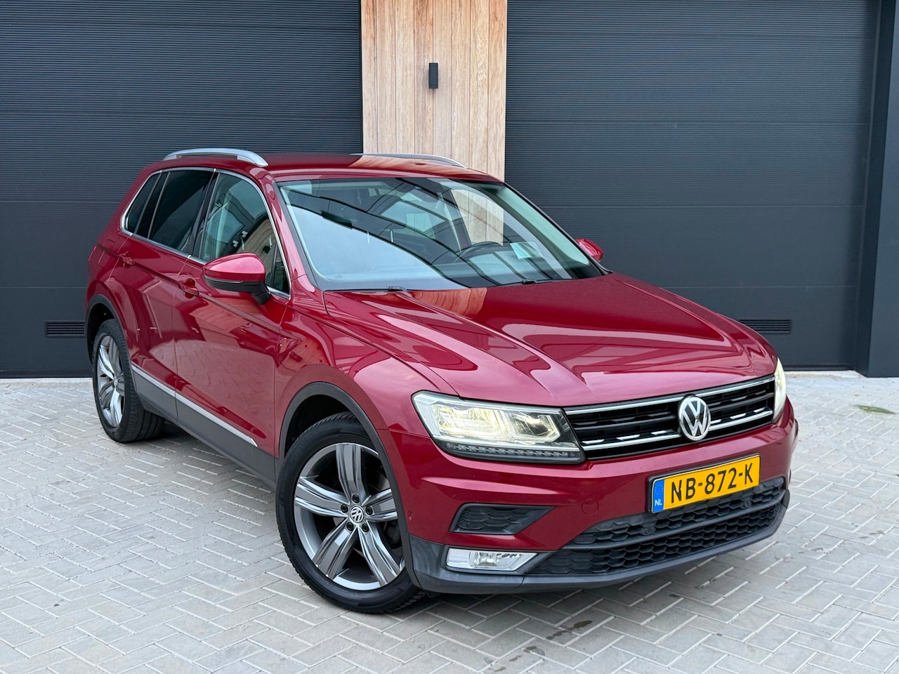 Volkswagen Tiguan - 1.4 TSI ACT Highline (bj 2017) DynAudio|Camera|LED|HuD - AutoWereld.nl