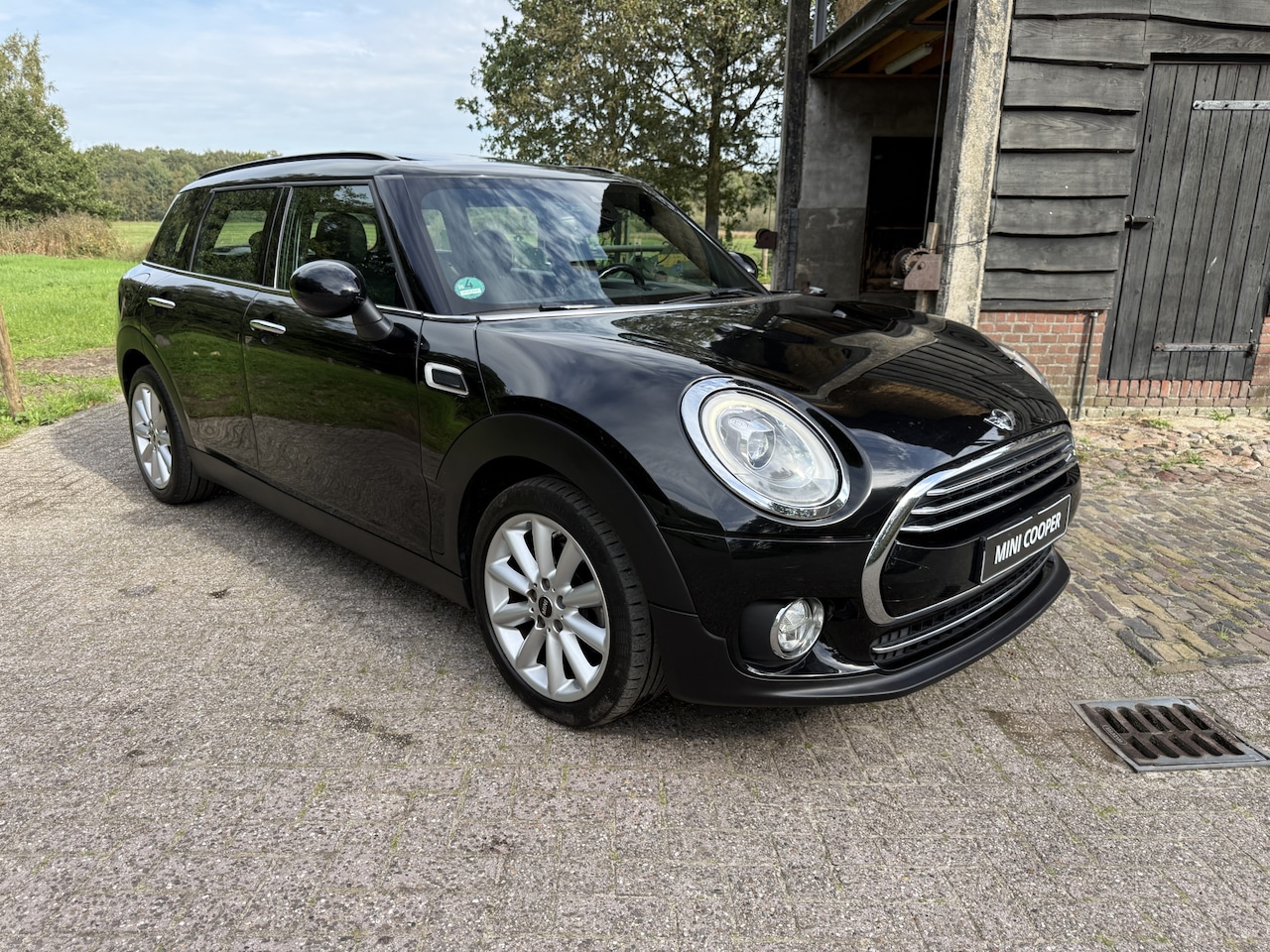 MINI Clubman - 1.5 Cooper Chili. Panoramadak,LED, Navi ! Zeer mooi !! - AutoWereld.nl