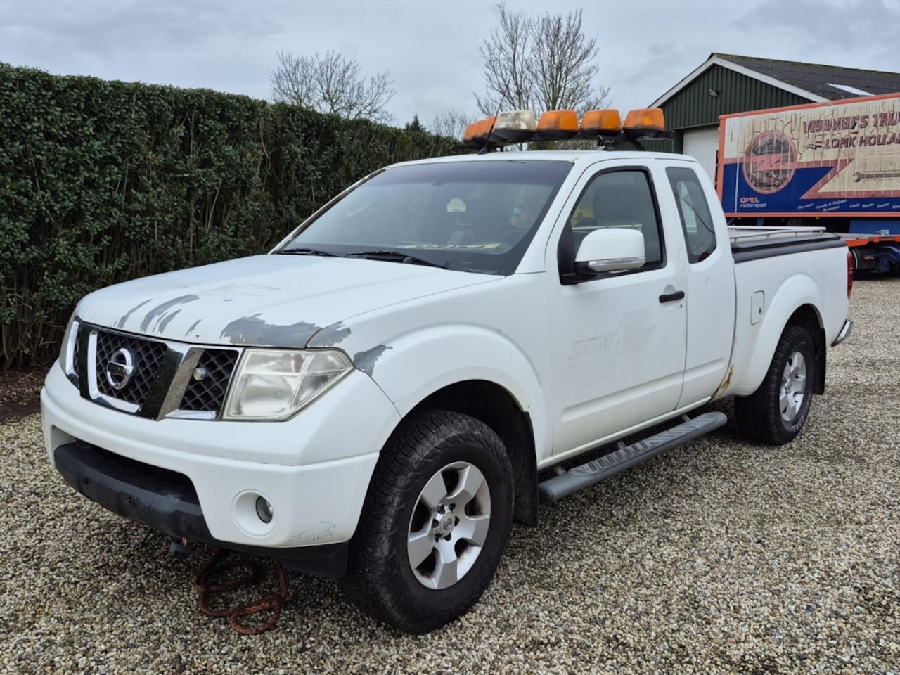 Nissan Navara - 2.5 DCI DOUBLE CAB VAN 4WD | Motor Kapot! | Clima | Trekhaak - AutoWereld.nl