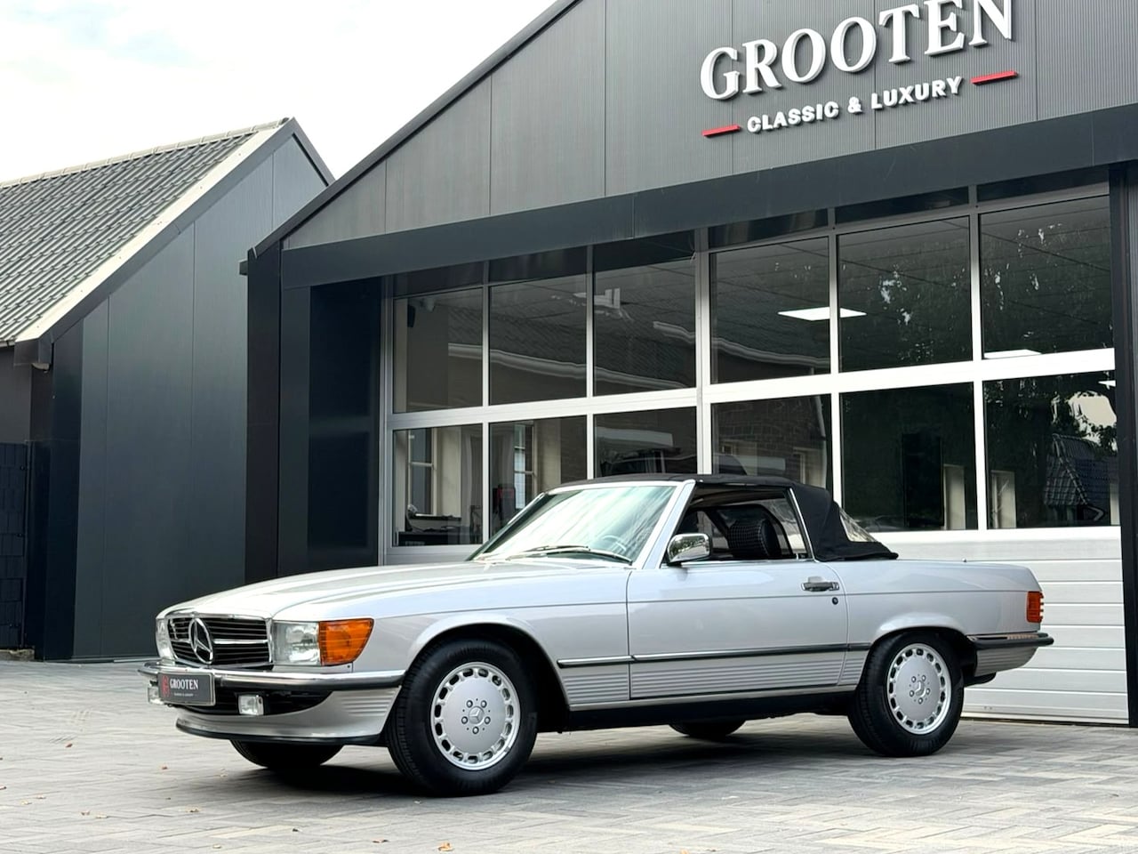 Mercedes-Benz SL-klasse Cabrio - 300 SL - R107 - 65.000 km - Mint - AutoWereld.nl