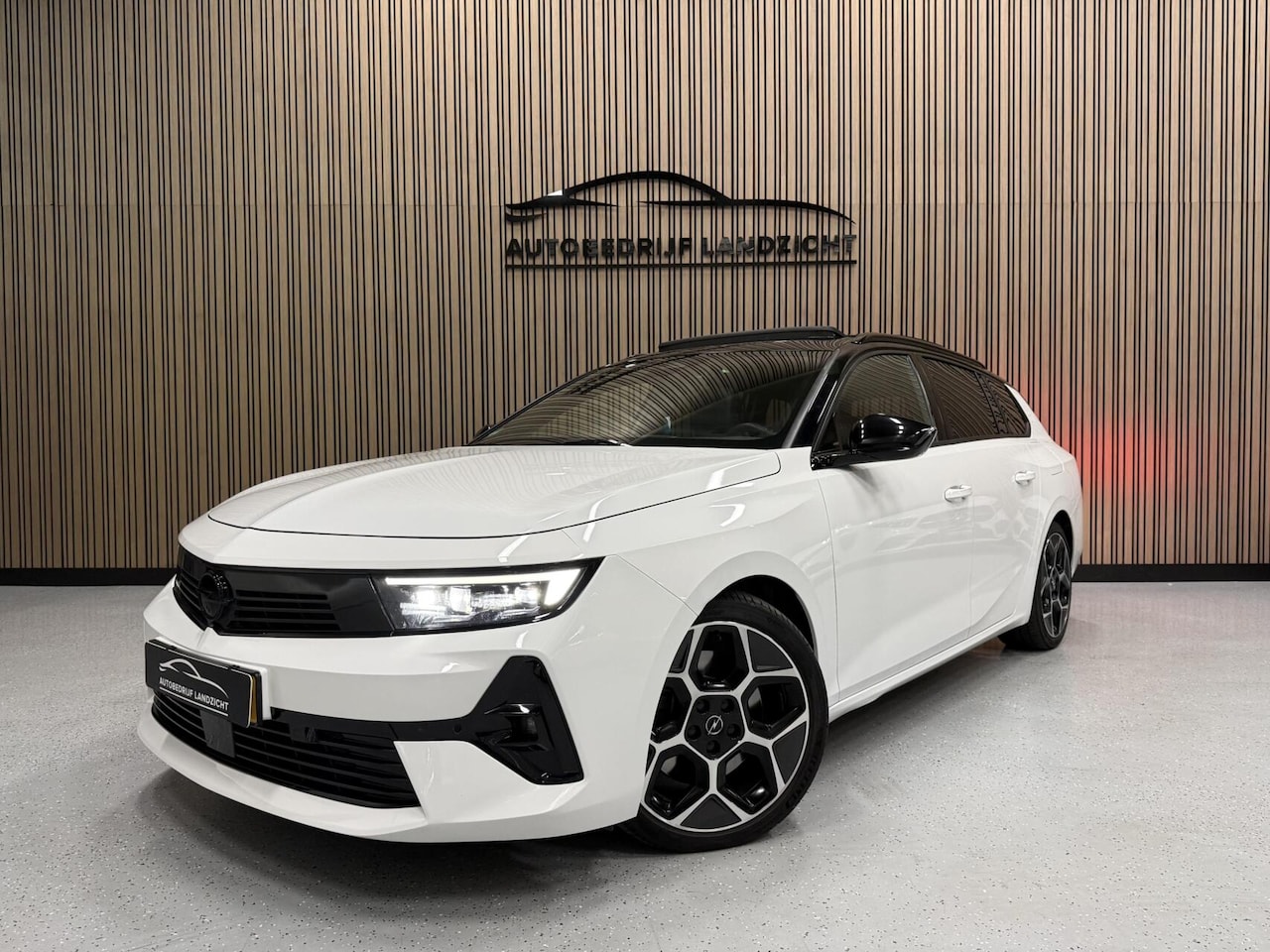 Opel Astra Sports Tourer - 1.6 Turbo Plug In Hybrid Ultimate 1.6 Turbo Plug In Hybrid Ultimate - AutoWereld.nl